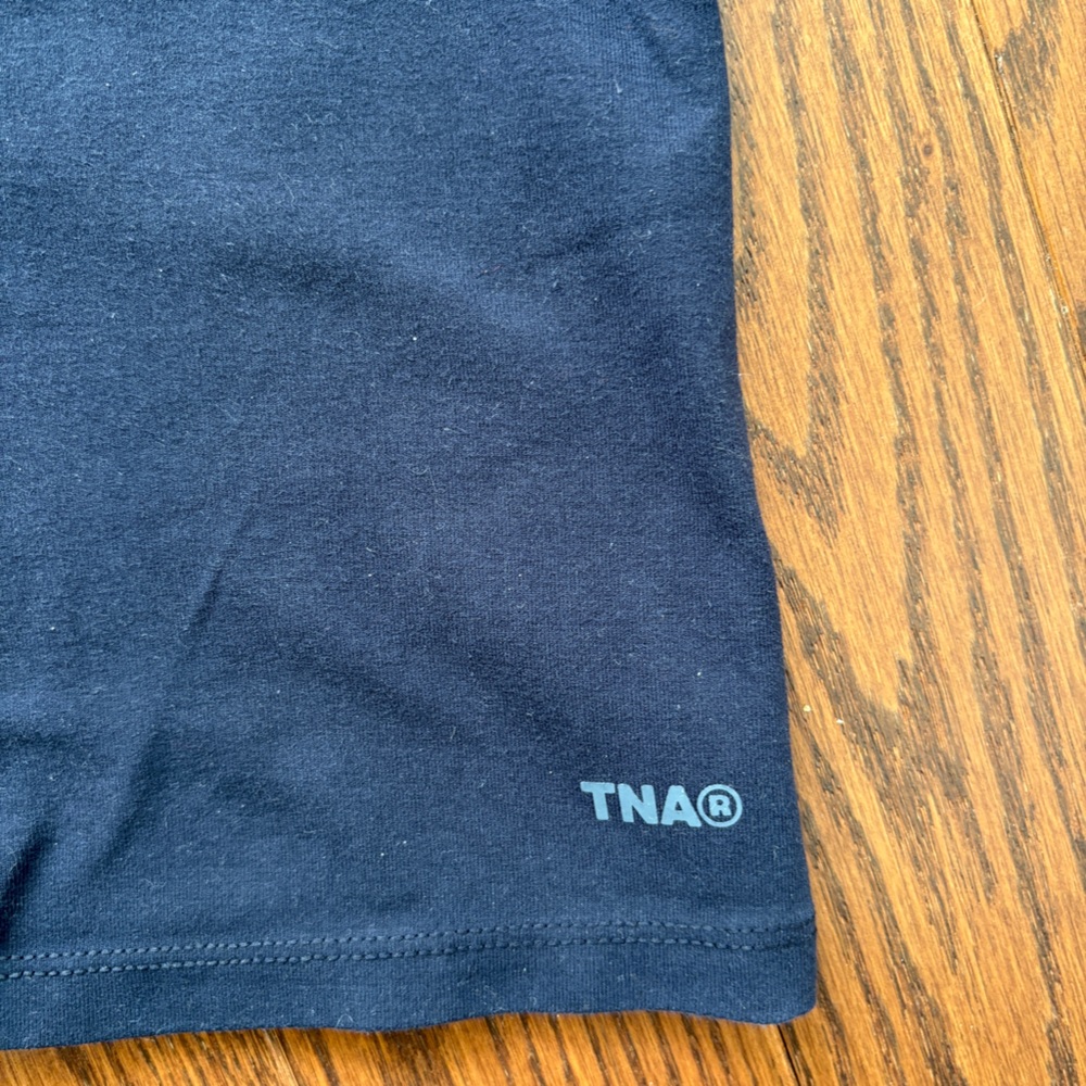 Aritzia TNA Hold-It Ortiz T-Shirt Navy Size XL - Picture 2 of 5